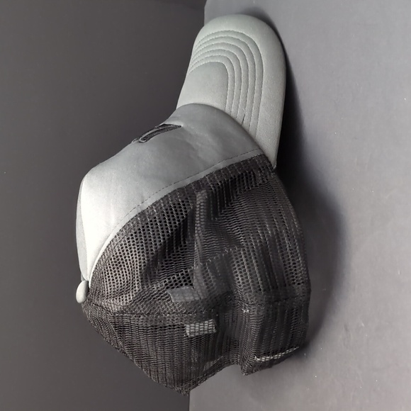 Lug,Two-tone Gray Mens Mesh/Snapback Trucker Hat. - Picture 4 of 8